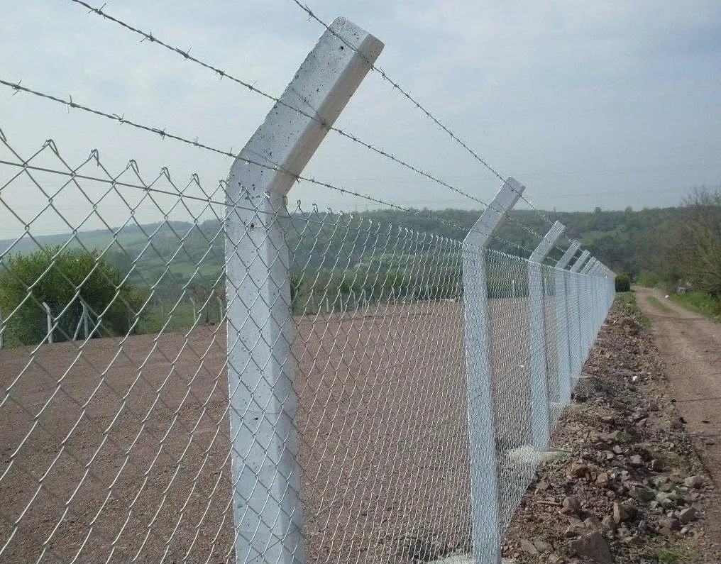 Chain-Link Chain-Link fencing