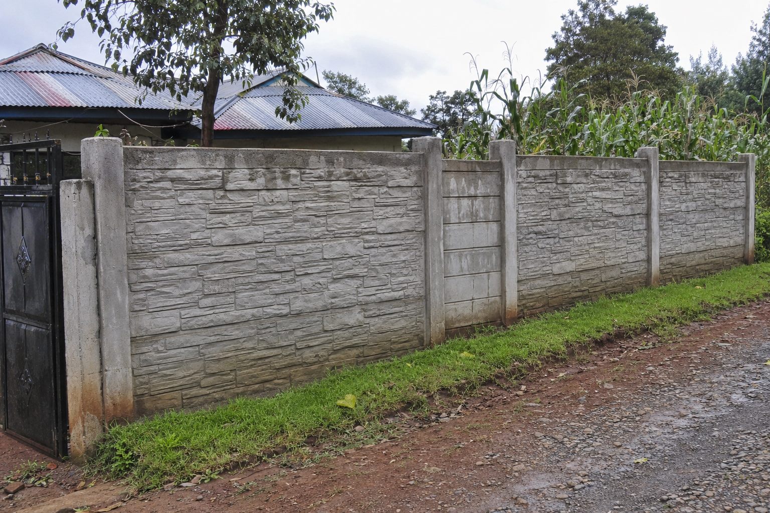 Completed precast concrete perimeter wall