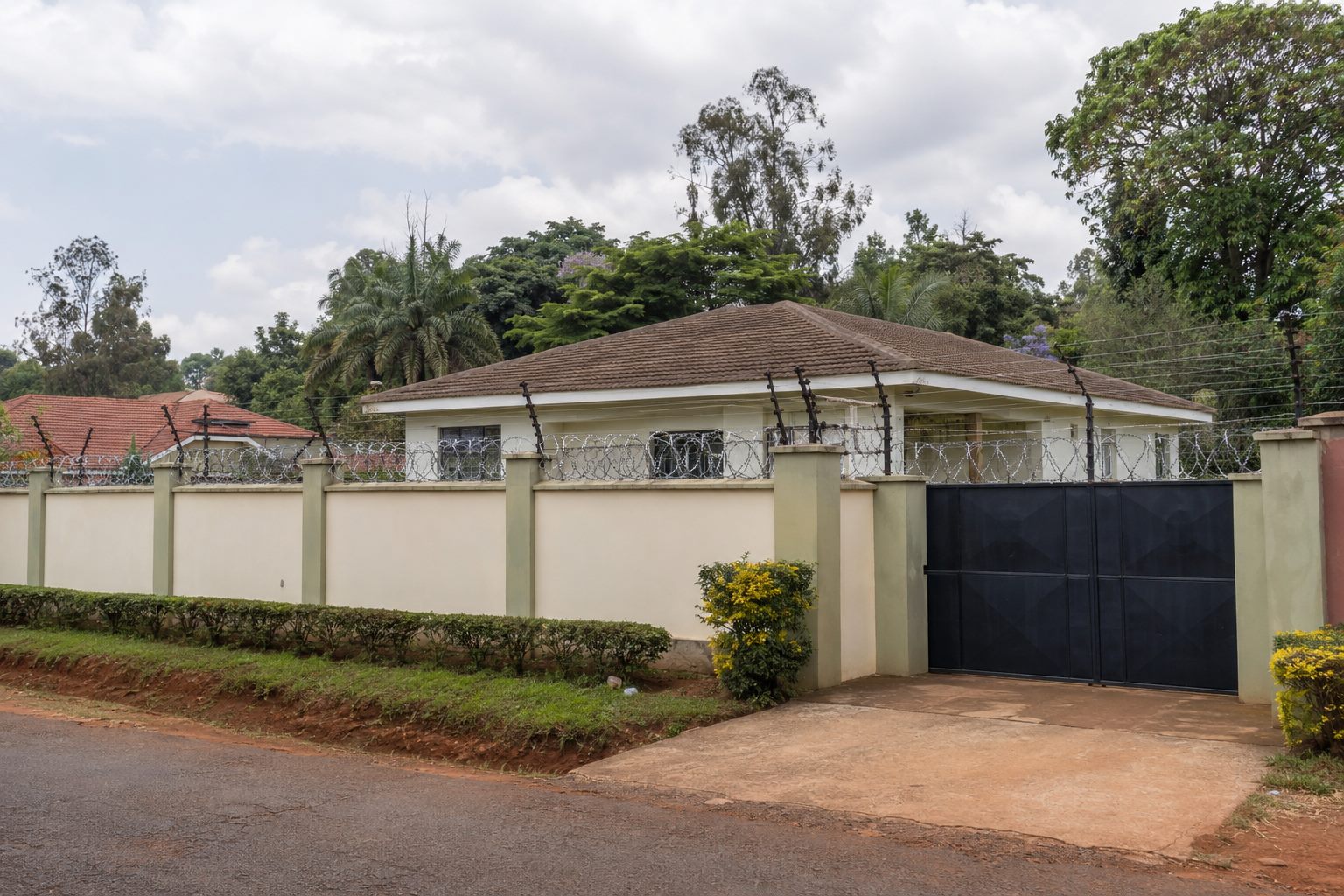 Office perimeter fencing